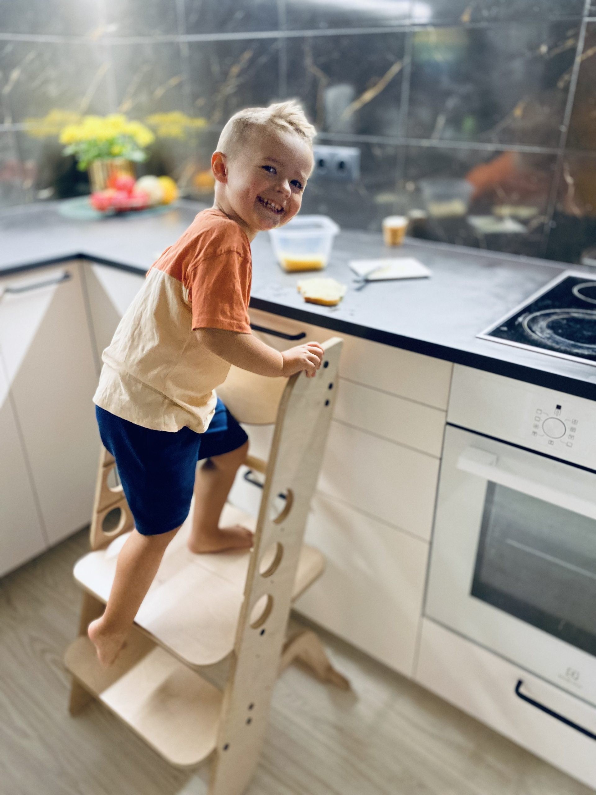Montessori Learning Tower, Kitchen Helper - Louis